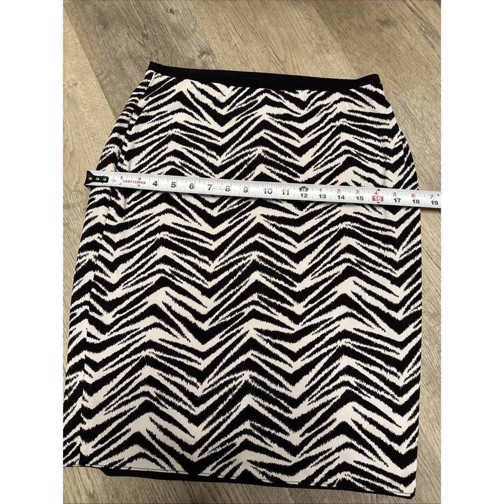 White House Black‎ Market Stretchy Black White Skirt size Small